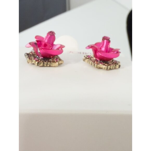 Betsey Johnson NWB Gold Tone Pink Metal Rose Bud Stud Earrings Crystal Accents - Picture 6 of 12